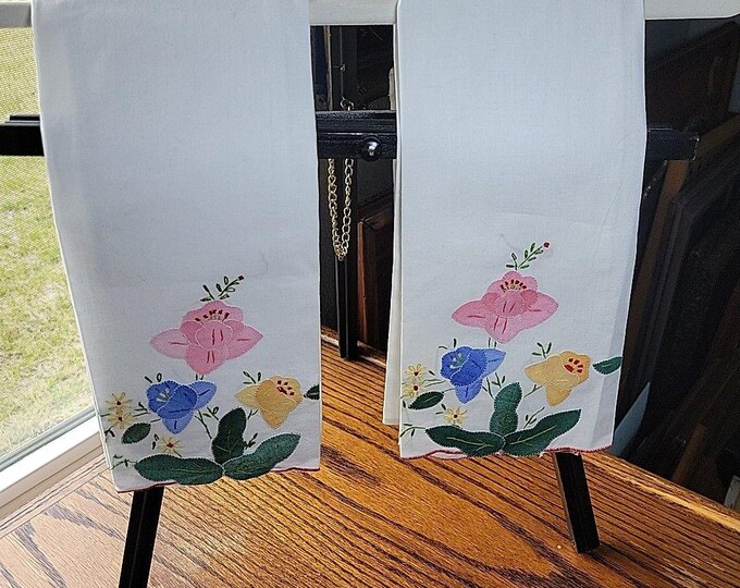 Vtg Tea Towel White Linen Blue Pnk Grn Yllw Applique Embroidered Flowers 2 pcs