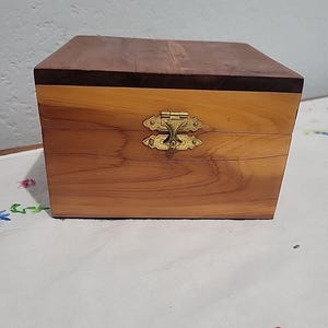 VTG Cedar Wood and Brass Jewelry Box Trinket  5.5&quot; x 4.75&quot; x 3.5&quot; w/ Hinged Lid