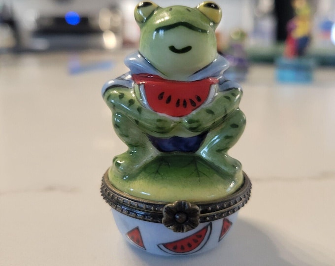 Vintage 97' Peach Design LTD Enesco licenced Ceramic boy frog treasure box 3"