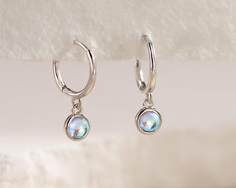 Orecchini a cerchio in argento sterling con scaglie di pietra lunare da 4 mm a 6 mm - Italia