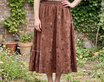 Brauner Leinen-Baumwollrock mit Blumenmuster: Boho-Cottagecore-Rock im Used-Look mit elastischem Bund