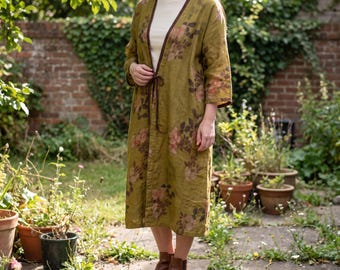 Grüne Baumwolljacke mit Blumenmuster und Taillengürtel: Boho-Cottagecore-Mantel zum Layern