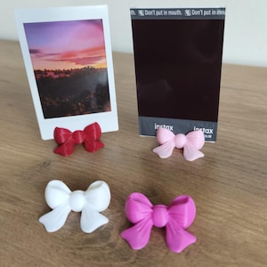 Wunderschöner Polaroid Stand - 3D Gedruckter Halter für Sofortige Fotos & Schreibtisch Dekor Geschenk