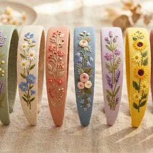 Handbroderat linnehårband: Blommigt håraccessoar för möhippa, blombroderipresenter till mamma