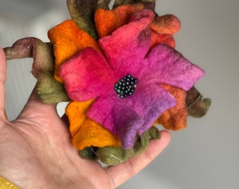 felt flowers, felt flower brooch, felt flower clip, felt flower pin, wool brooch, handmade brooch, needle felted brooch, felt corsage