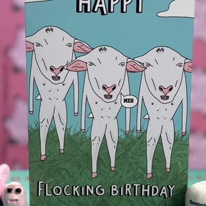 Carte d'anniversaire floquée de moutons. Imprimée sur une carte mate premium de 300 g, taille B6 environ. Carte amusante pour petit ami, partenaire, mari. Bizarre