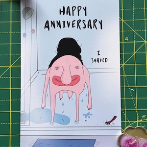 Tarjeta de aniversario divertida y grosera. Me afeité. Impresa a mano en cartulina mate premium de 300 g/m². Una tarjeta sensual para que tu esposo se ría.