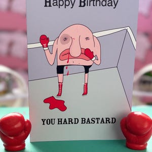Tarjeta divertida de "Bastardo duro" para él. Hecha en casa con cariño, impresa en cartulina mate premium de 300 g/m². Tarjeta de dibujos animados raros. Tarjeta de boxeo con pez globo.