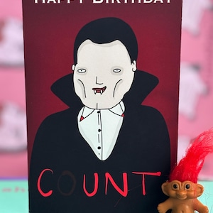 Tarjeta divertida y grosera del Conde Vampiro Drácula. Impresa en cartulina mate premium de 300 g/m², aprox. 11 x 16 cm. Porque no se puede escribir "Conde" sin...
