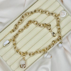 Gold-Plated Seashell Charm Necklace – Beachy Statement Chain Necklace – Ocean-Inspired Jewelry – Summer Gift for Her