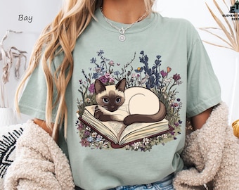 Wildflowers Siamese Cat T-shirt: Cottagecore Book Lover Tee