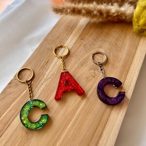 Schöner Schlüsselanhänger mit Glitzer | Gold | handgefertigt und personalisierbar | Buchstabe | Zahl | Geschenkidee