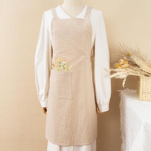 Hand Embroidered Cotton Linen Apron: Floral Design, Optional Customization zdjęcie 10
