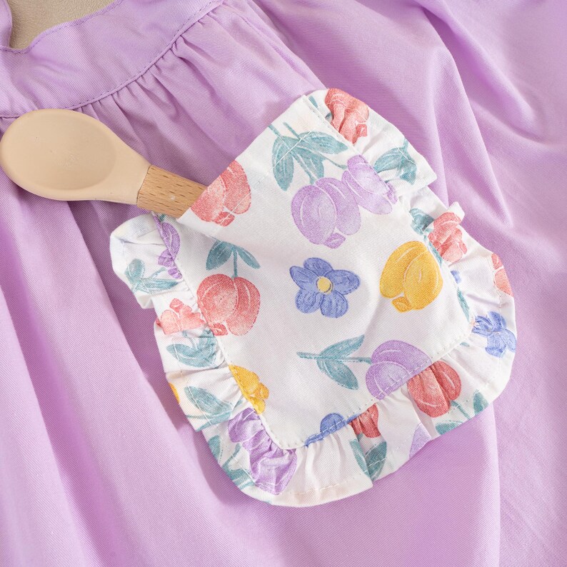 Custom Hand Embroidered Kids Apron: Daisy Floral Little Chef Apron bild 9