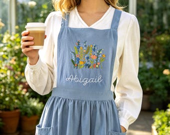 Personalized Hand Embroidered Floral Apron ：Kitchen Apron with Pockets  Baking Gift