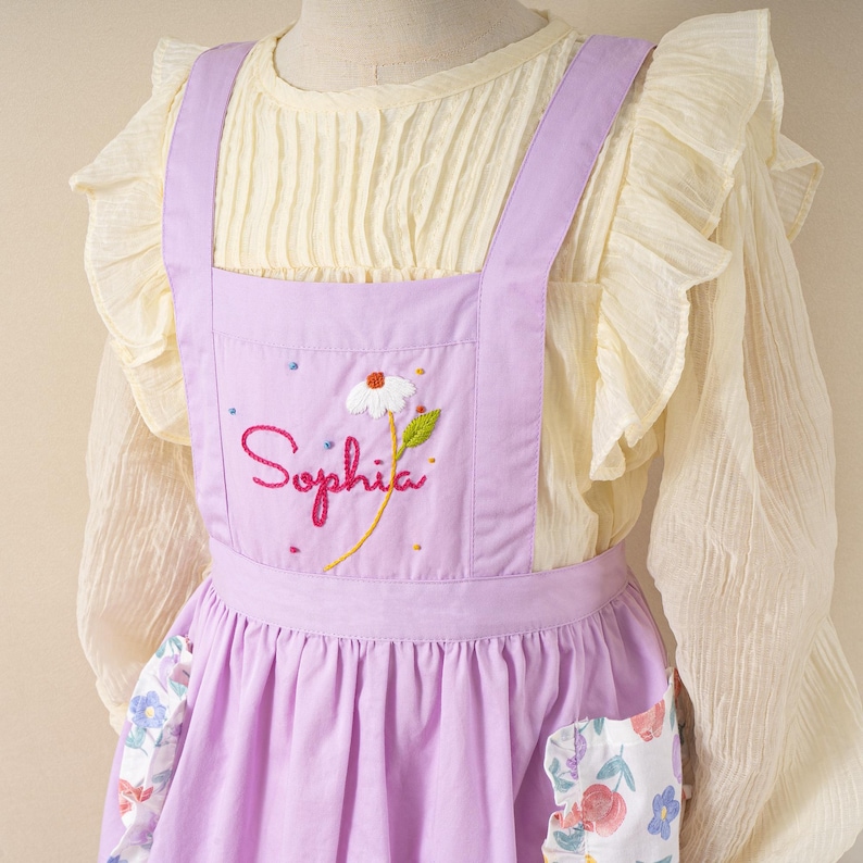 Custom Hand Embroidered Kids Apron: Daisy Floral Little Chef Apron bild 8