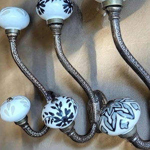 Patères en bronze antique : bouton en céramique peint à la main, motif filigrane