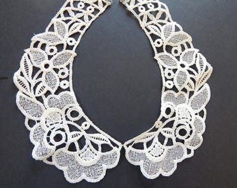 Small Embroidered Lace Collar/ 1960's/ Vintage Collars/ White