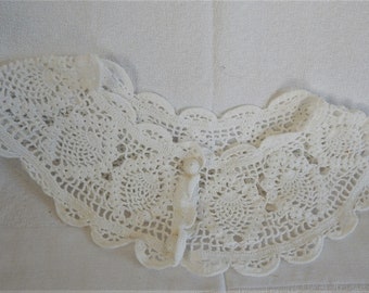 Ladies White Crocheted Collar/ Button Front/ Pineapple Crochet Pattern