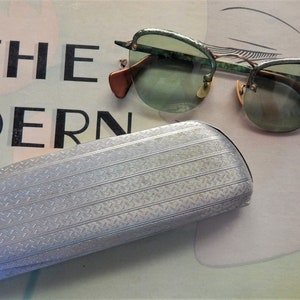 Green Metal Frame Sunglasses with Case/ !940&#39;s Ladies Tinted Glasses/ 1/10th KGF