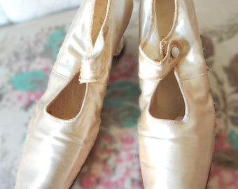 Victorian Silk Wedding Shoes/ Circa 1898/ Louis Heel/ Forman Shoe Company/ Sz. 6