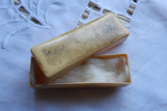 Early Celluloid or French Ivory Stickpin Box - image 1