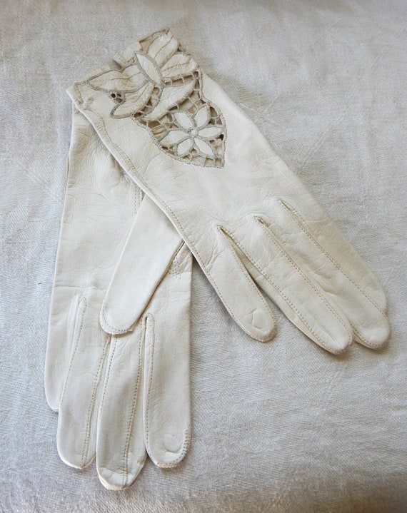 Remarkable Kid Skin Gloves/ Made in Italy/ Cut Outs/ … Gem