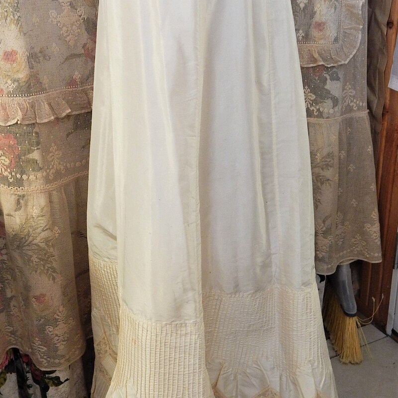 Ivory White Taffeta Tea Length Skirt With Pockets