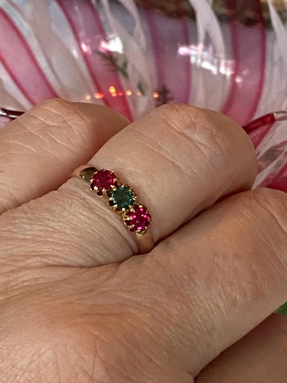 Antique  Ruby and Green Paste Trilogy Ring set in… - image 5
