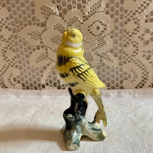 Vintage Yellow Porcelain Bird Figurine – Made in Japan, 1950s Ceramic Budgie