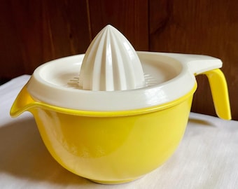 Vintage Yellow Citrus Juicer 3 Cup | Rubbermaid 3004 Lemon Orange Reamer | 1970s Retro Kitchen