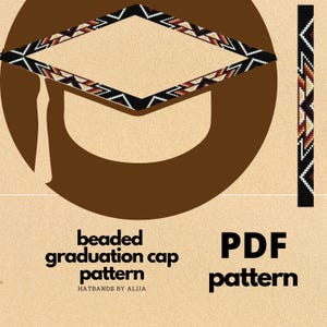 Peut inclure: Un motif de coiffe de graduation avec un motif de perles en noir, blanc et tons terre. L'image comprend le texte "beaded graduation cap pattern" et "PDF pattern". Le design est de Hatbands by Alija.