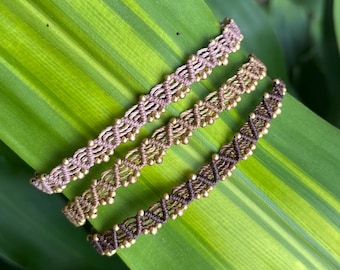 Tobillera de macramé Ayana - Pulsera de tobillo ajustable hecha a mano con cuentas de latón