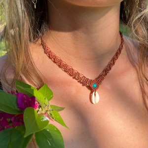 Cowrie Shell Macrame Choker – Handmade Boho Necklace with Turquoise Bead – Adjustable Beach Jewelry – Festival or Summer Gift for Her