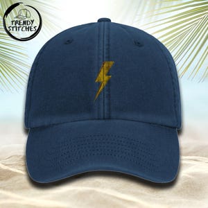 High-quality lightning cap with embroidered motif | Unisex baseball cap with lightning motif on cap in 90s vintage look