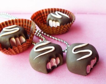 Strawberry Truffle Necklace - Chocolate Truffle  (D1I3)