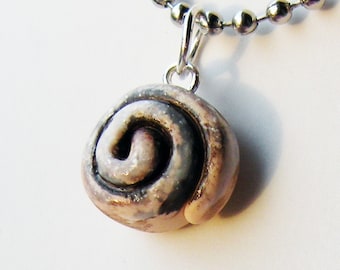 Very Cinnamon Roll Necklace  (D1H4)