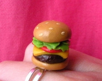Delizioso anello di hamburger fatto a mano