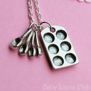 Muffin Pan and Measuring Spoon Baking Necklace R1F1 image 1