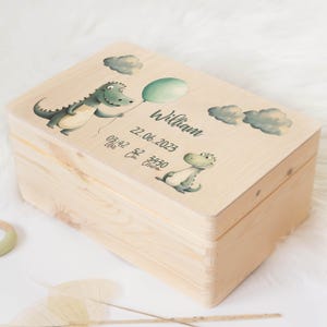 Erinnerungskiste Baby personalisiert aus Holz mit Krokodil, individuelle Aufbewahrungsbox, Geschenk zur Geburt, Kinderzimmer Erinnerungsbox