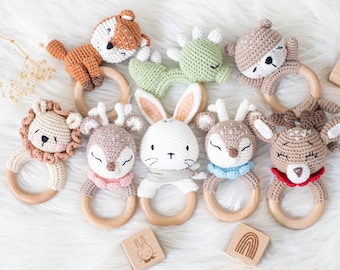 Greifring mit Namen, Personalisierter Holzgreifling mit Wunschname, sanfte Rassel & Häkelgarn, handgemachtes Babygeschenk verschiedene Tiere