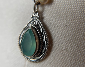 Green chalcedony pendant gemstone hand knotted necklace.