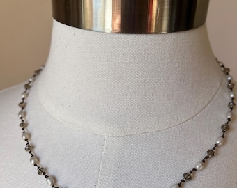 Freshwater pearl floater with smoky crystals, handknotted on a polymer nylon filament that is very durable. Very pretty as a top layer. 18in