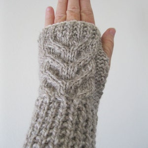 EASY PATTERN Stag Horn Cabled Fingerless Gloves download now image 1