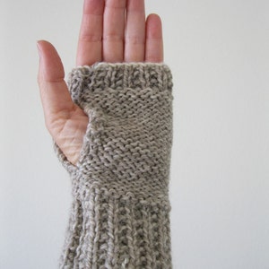 EASY PATTERN Stag Horn Cabled Fingerless Gloves download now image 4
