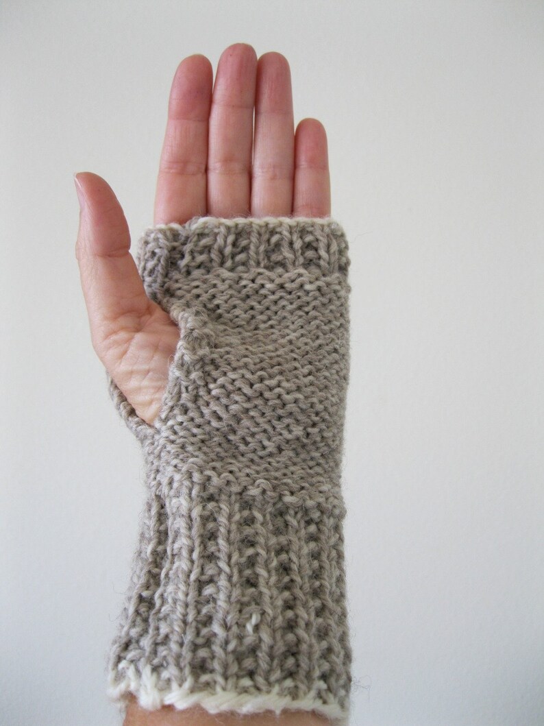EASY PATTERN Stag Horn Cabled Fingerless Gloves download now image 4