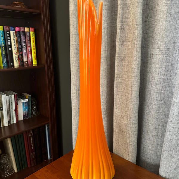 L.E. Smith Bittersweet 26" Ribbed Fatty Swung Vase