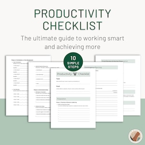Op de afbeelding: Een stapel witte papieren checklists met de titel "Productivity Checklist" in groen. De checklists bevatten secties voor taakbeheer, omgevingsinstelling en doelstelling. De tekst "The ultimate guide to working smart and achieving more" is ook zichtbaar.