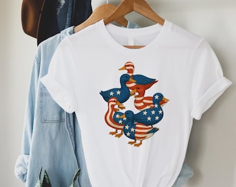 Funny Duck American Flag Shirt, USA Patriotic Duck Tee, 4th of July Shirt Memorial Day Funny Animal Graphic T-Shirt, Independence Day Shirt