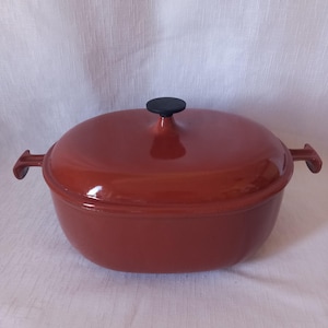 Le Creuset enameled cast iron casserole dish / Very good condition